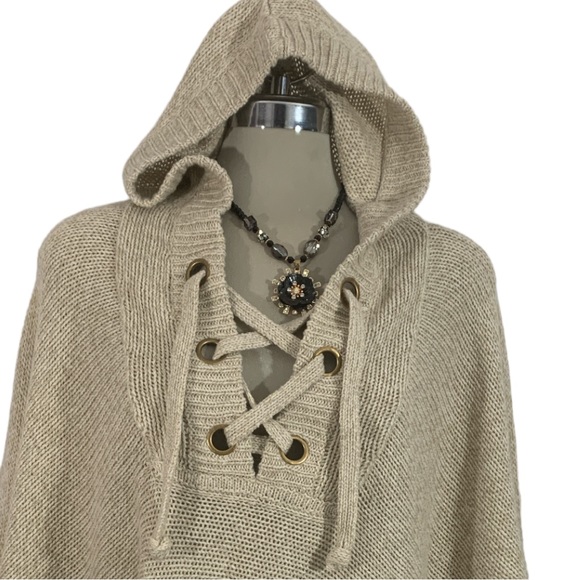 Ardene Beige Batwing Sleeve  Size L - Picture 9 of 12